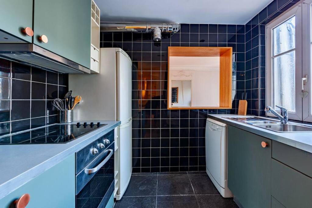 Charmant Appartement Au Coeur De パリ エクステリア 写真