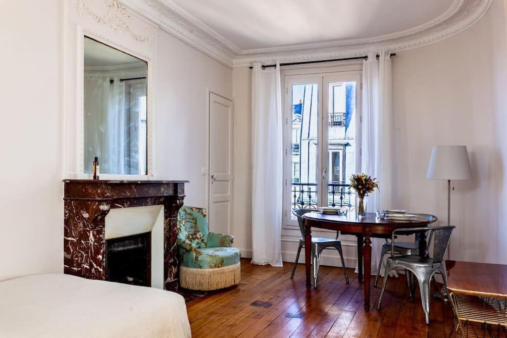 Charmant Appartement Au Coeur De パリ エクステリア 写真
